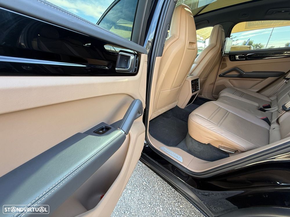 Porsche Cayenne Coupé E-Hybrid Platinum Edition - 32