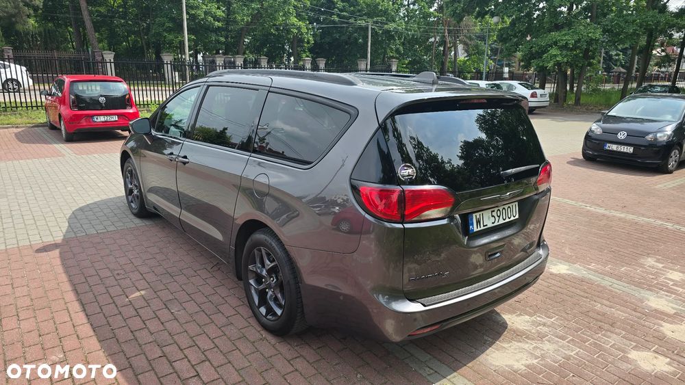 Chrysler Pacifica - 4