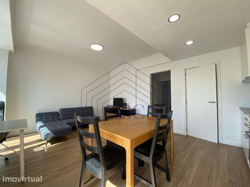 Apartamento T2 com Ar Condicionado, Marquise e Excelente Luminosida... - Grande imagem: 5/28