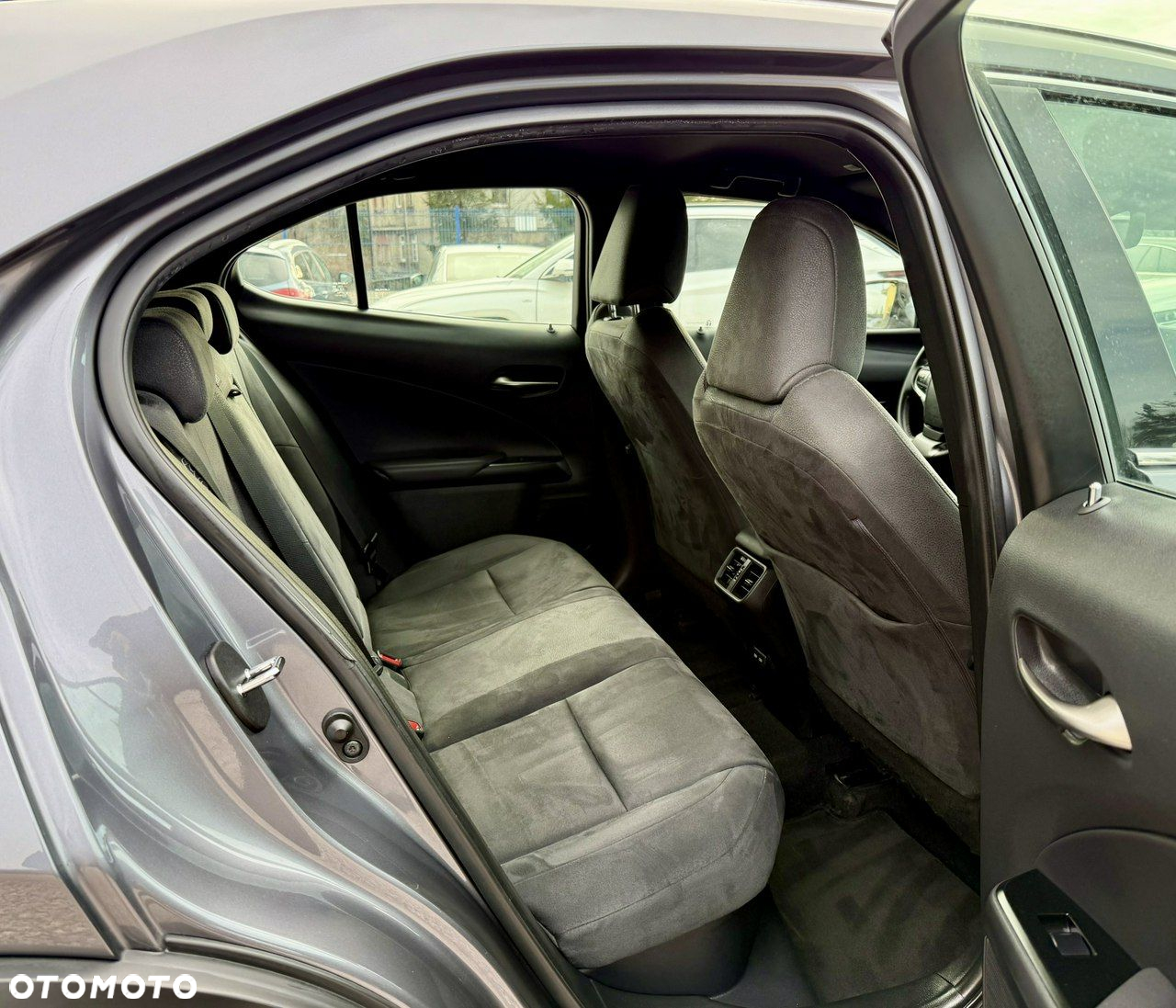 Lexus UX 250h Elegance 2WD - 12