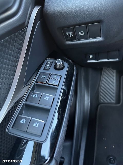 Toyota C-HR Lounge - 32