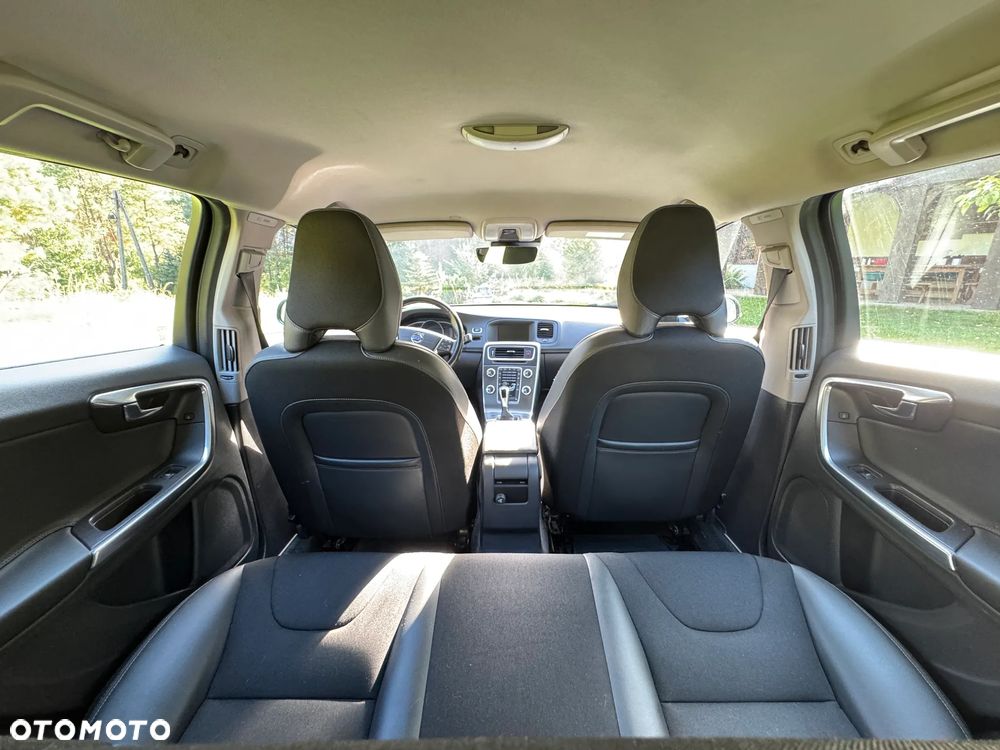 Volvo V60 D4 Drive-E Momentum - 11