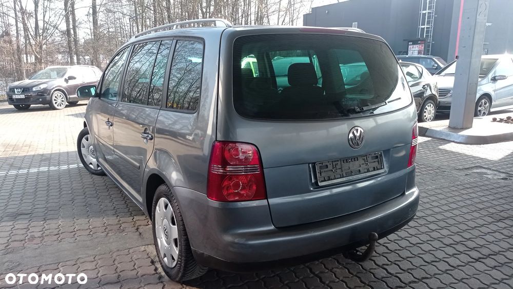 Volkswagen Touran 1.6 FSI Trendline - 8
