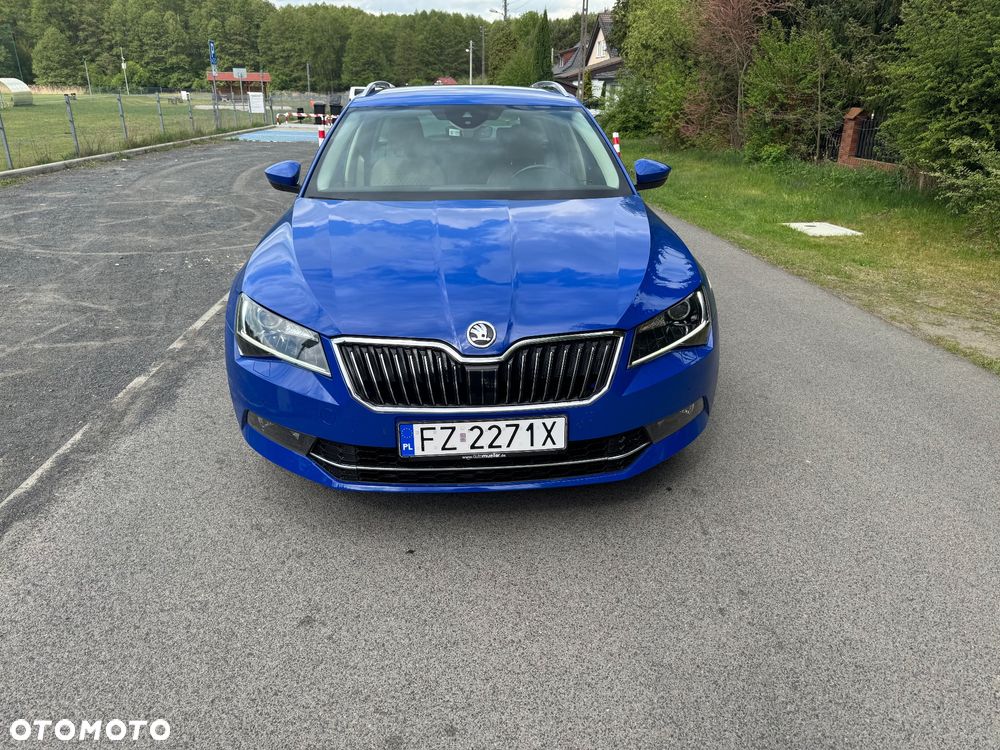Skoda Superb 2.0 TDI Premium Edition - 5