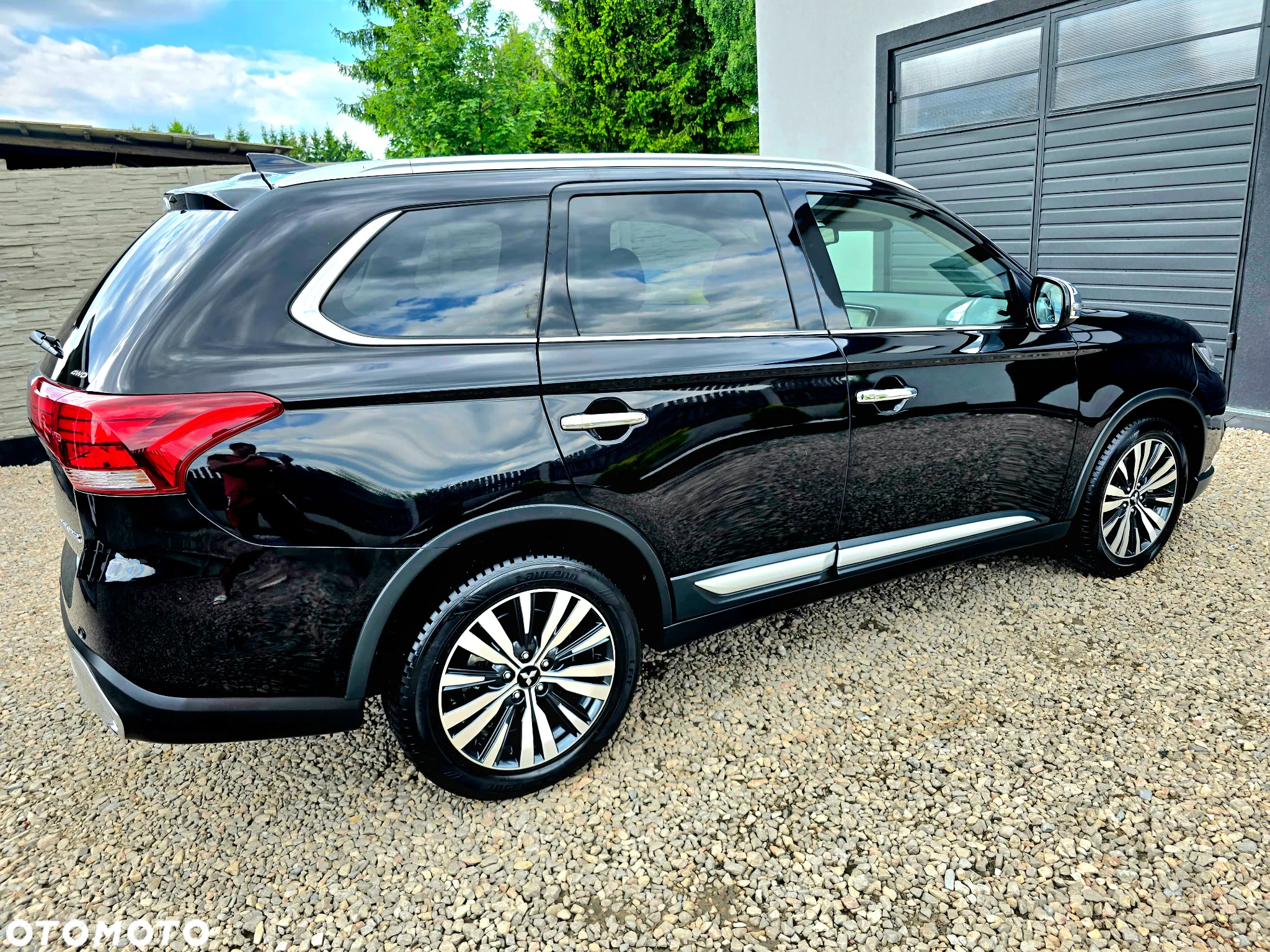 Mitsubishi Outlander 2.0 Instyle + 4WD CVT - 39