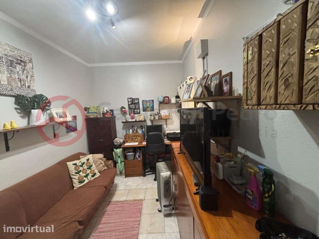 Moradia com dois apartamentos independentes no Laranjeiro, Almada - Grande imagem: 3/35