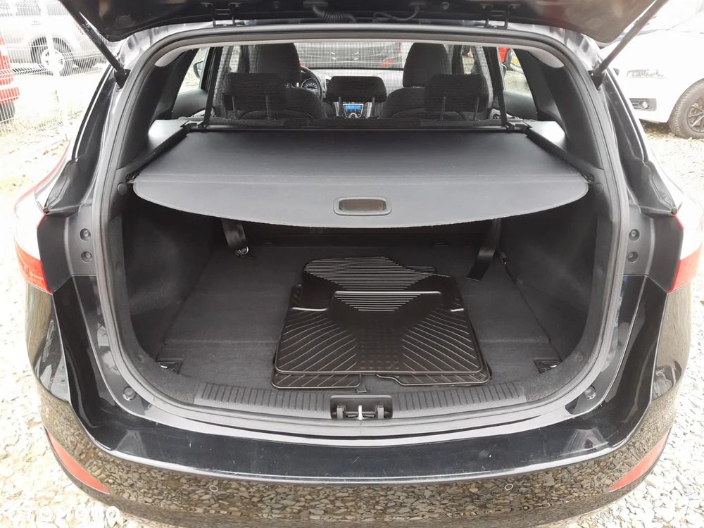 Hyundai i30 i30cw 1.6 CRDi Fifa World Cup Edition - 5