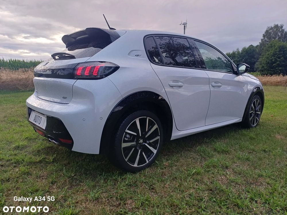 Peugeot 208 - 1