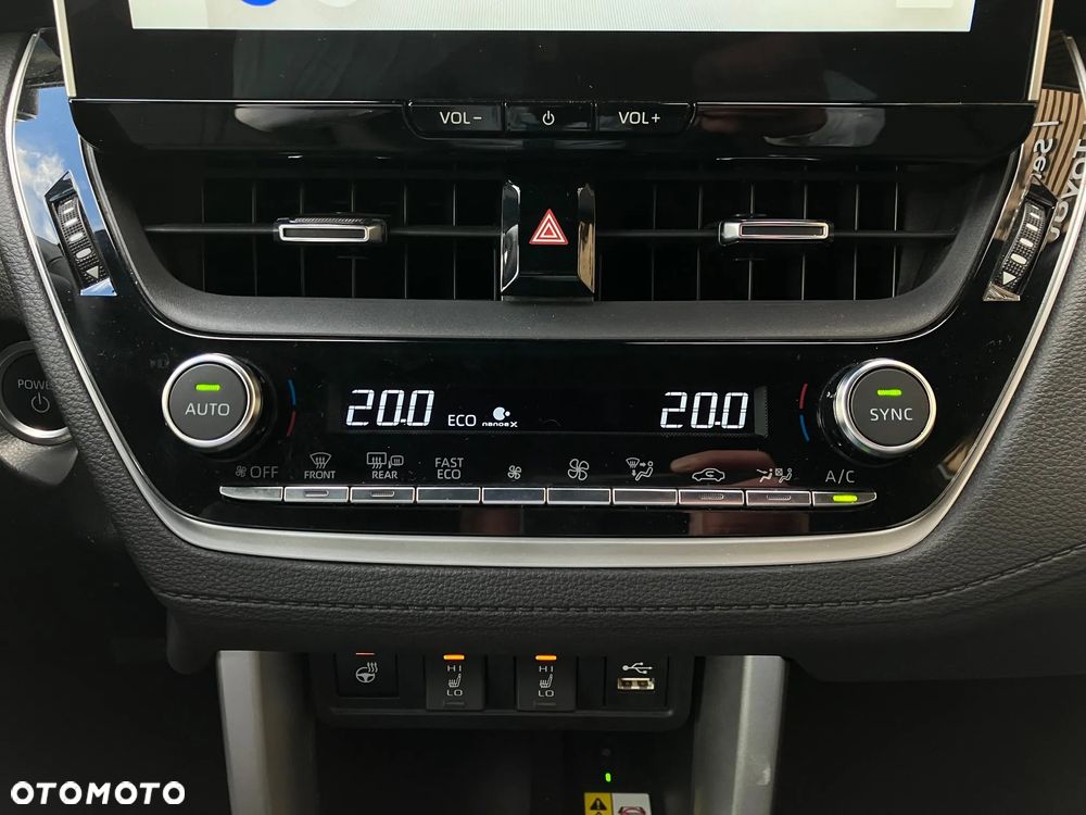 Toyota Corolla Cross 2.0 Hybrid Executive AWD - 32