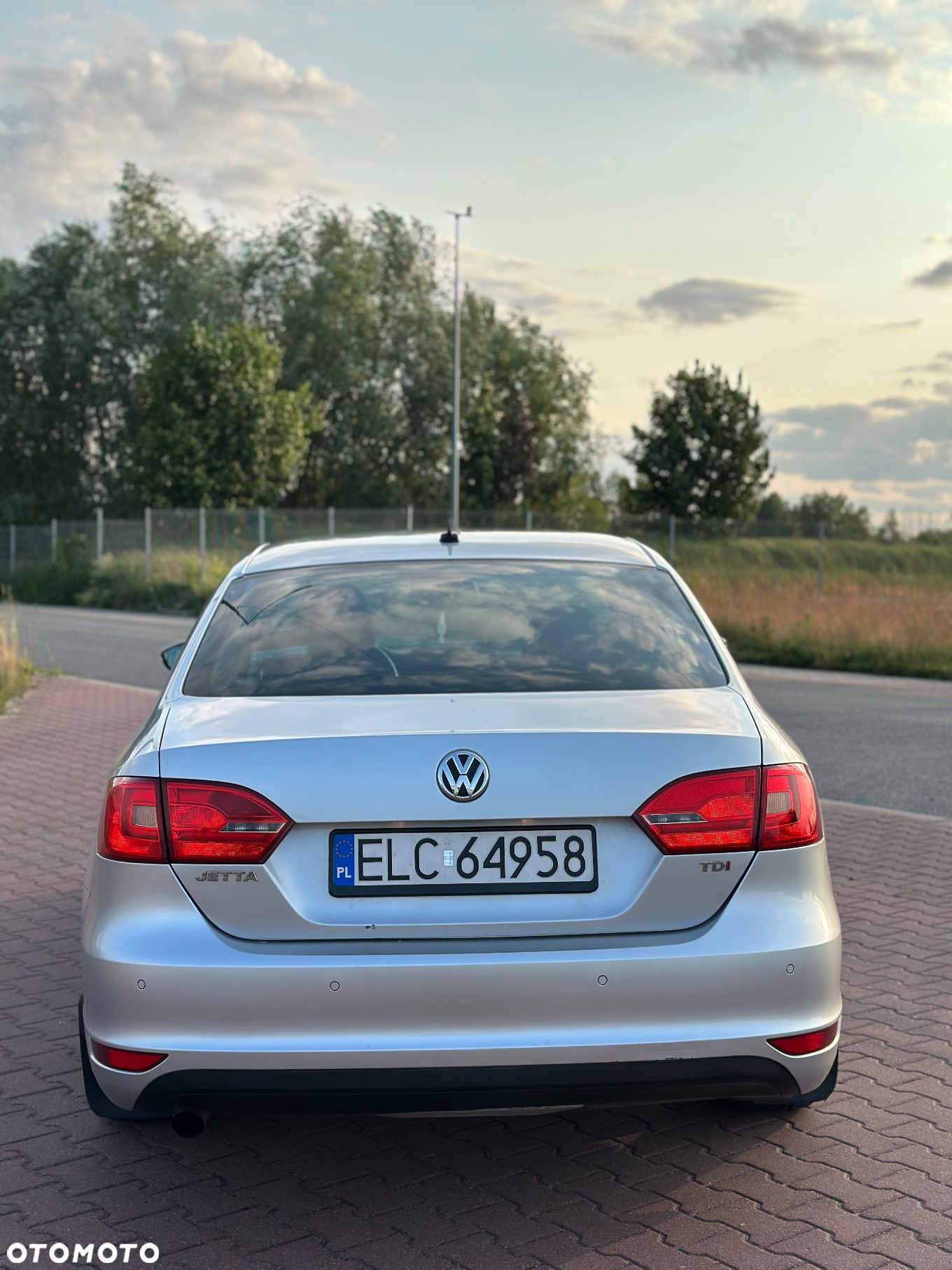 Volkswagen Jetta 1.6 TDI Highline - 11