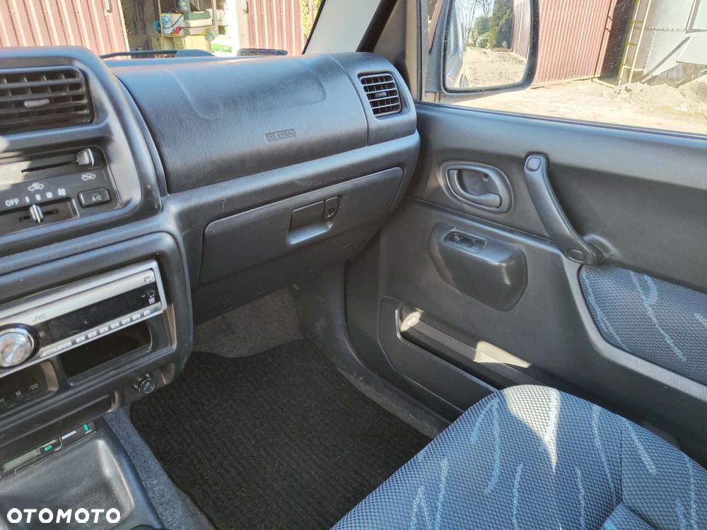 Suzuki Jimny 1.3 - 4