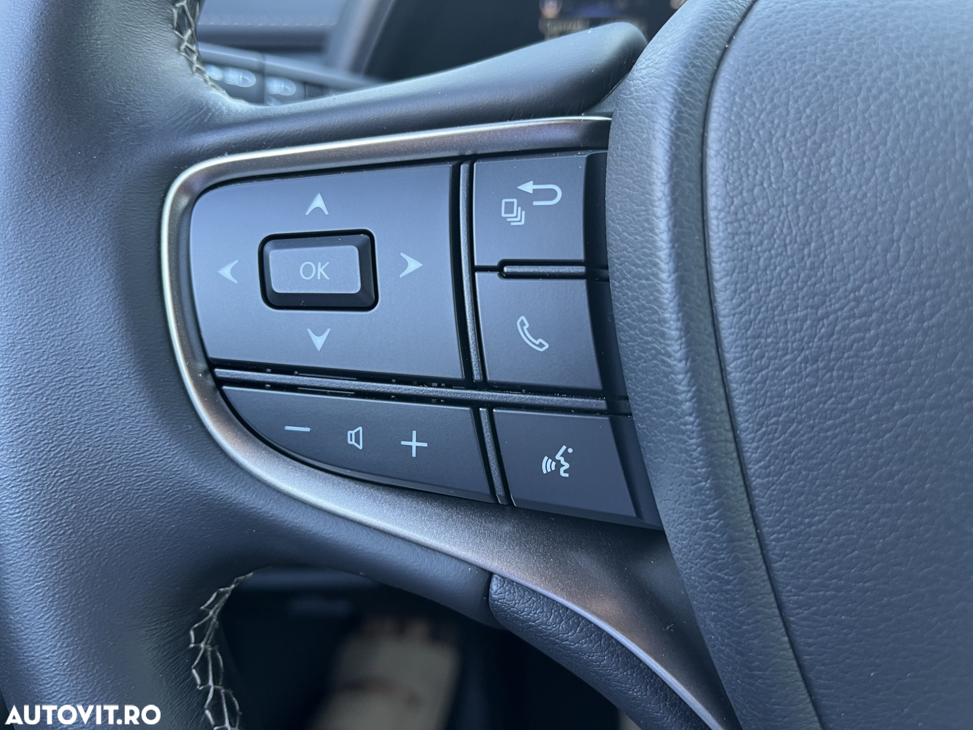 Lexus UX 250h 2.0L HEV 20H- (178 HP) 4X4 CVT Luxury - 7