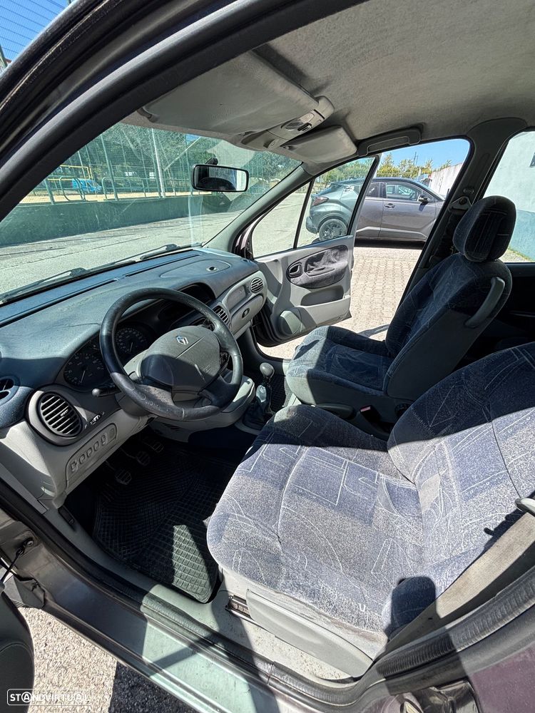 Renault Scénic 1.4 16V RXE AC - 9