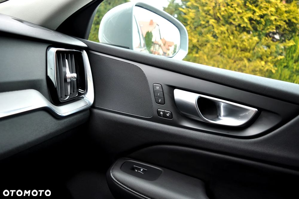 Volvo V60 Cross Country B4 D AWD Plus - 29