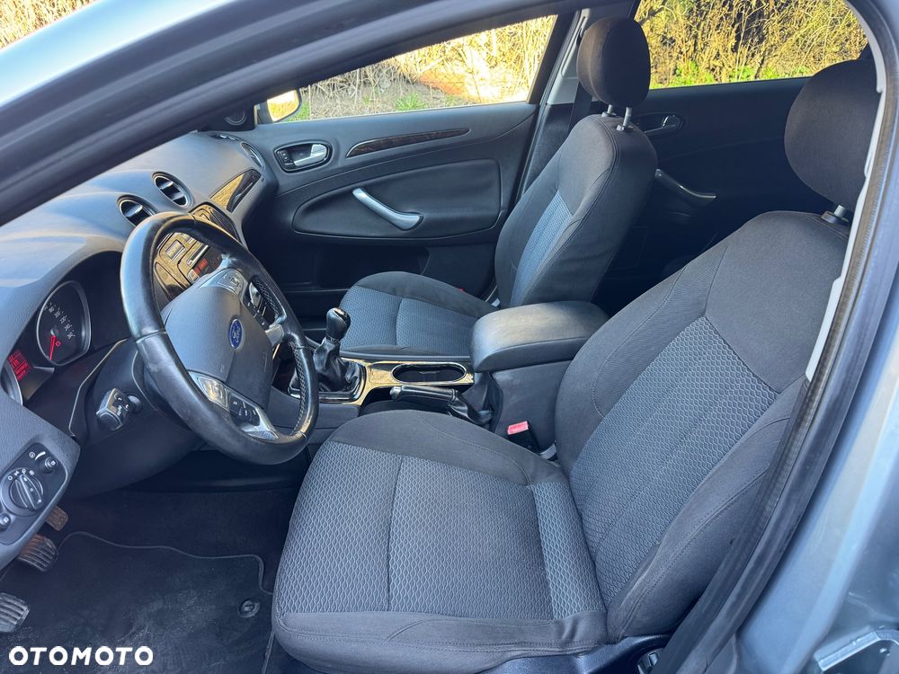 Ford Mondeo 2.0 Ghia X100 / X - 7