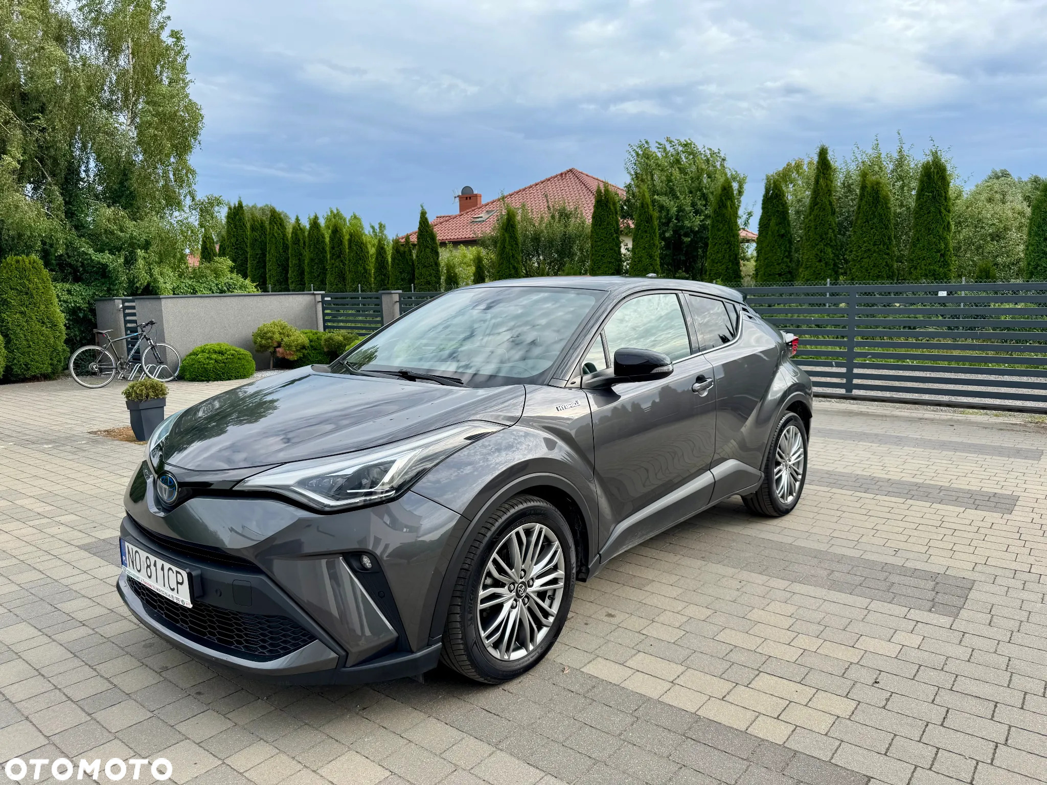 Toyota C-HR 2.0 Hybrid Black Edition - 2