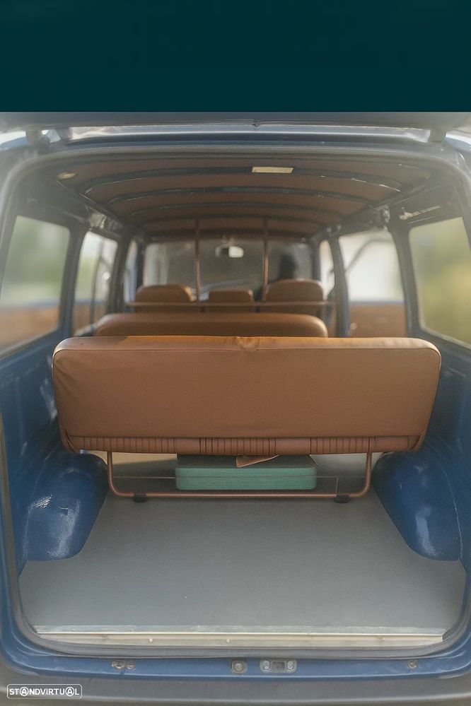 Toyota HIACE LH20V - 2