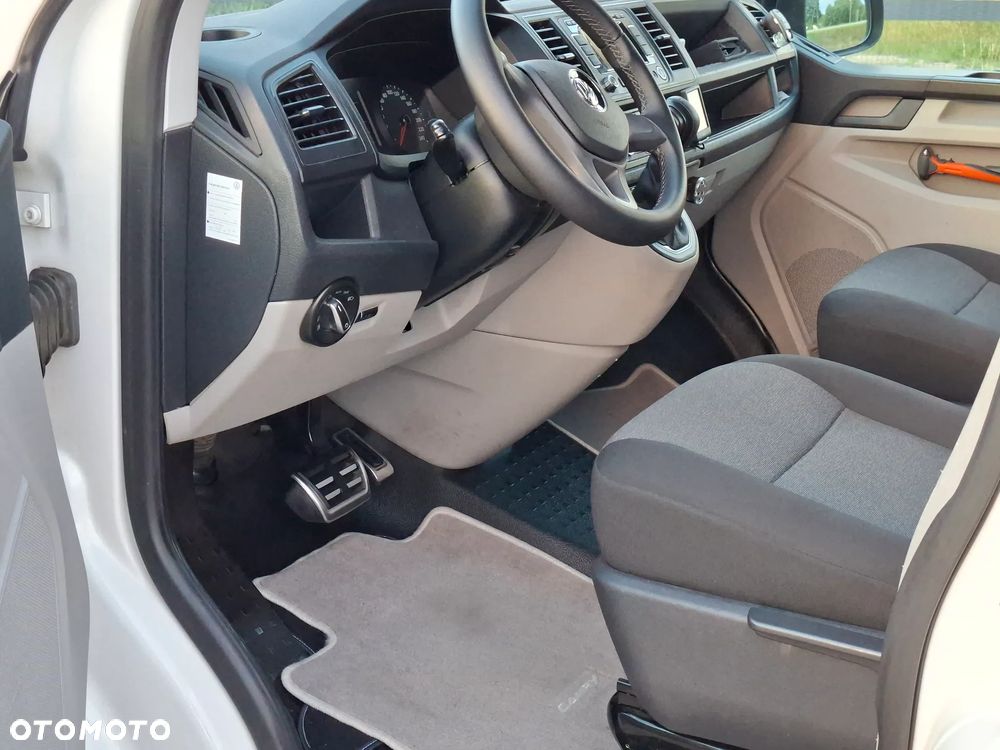 Volkswagen Caravelle - 17