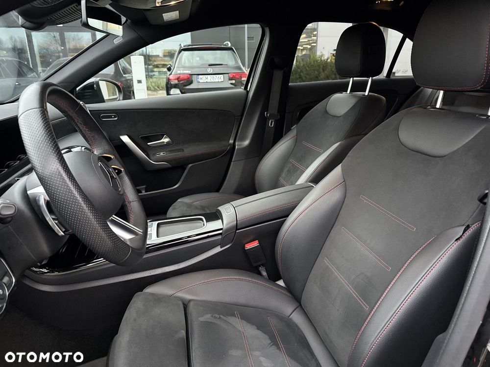 Mercedes-Benz Klasa A 220 4-Matic AMG Line 7G-DCT - 14
