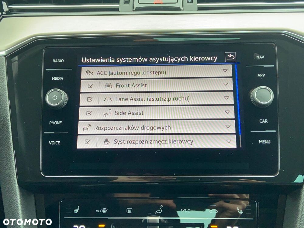 Volkswagen Passat - 28