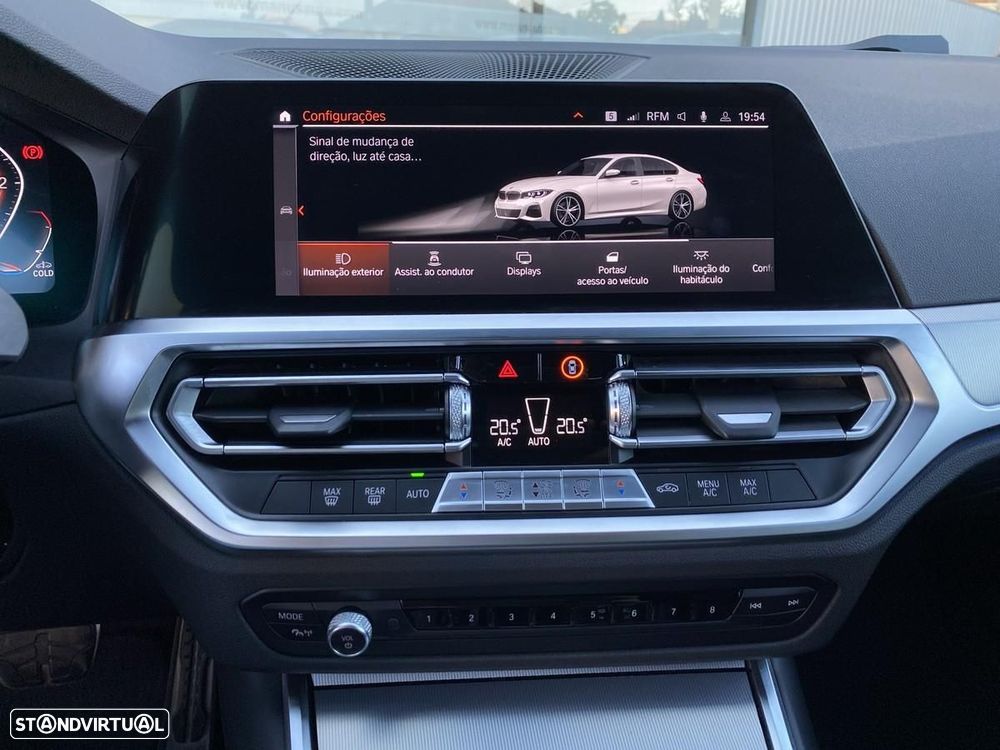 BMW 318 d Pack Desportivo M Auto - 29
