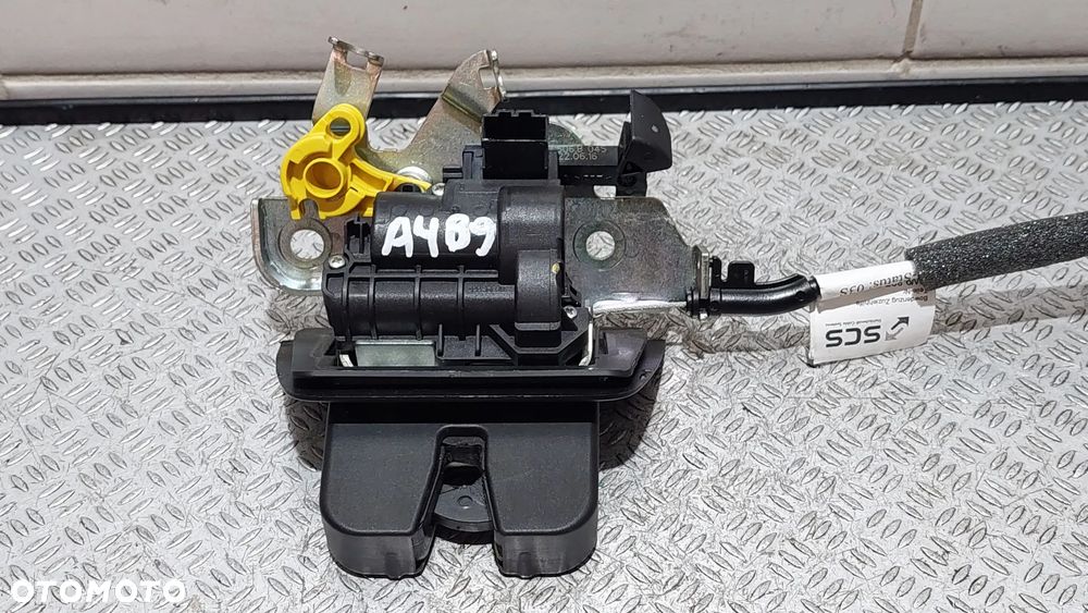 ZAMEK KLAPY BAGAŻNIKA KOMBI AUDI A4 B9 R2016 NR 4M0827506B - 1