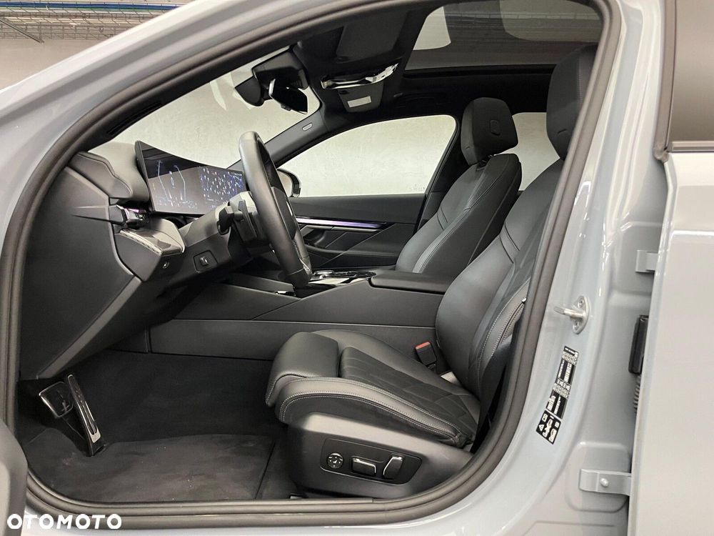 BMW Seria 5 520d xDrive mHEV M Sport - 18