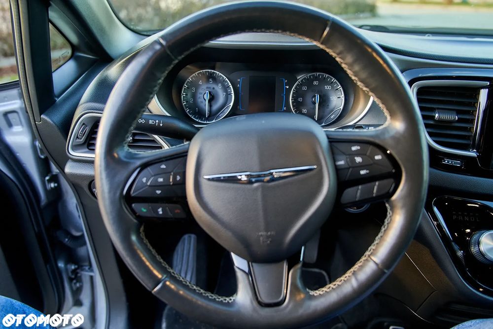 Chrysler Pacifica - 13