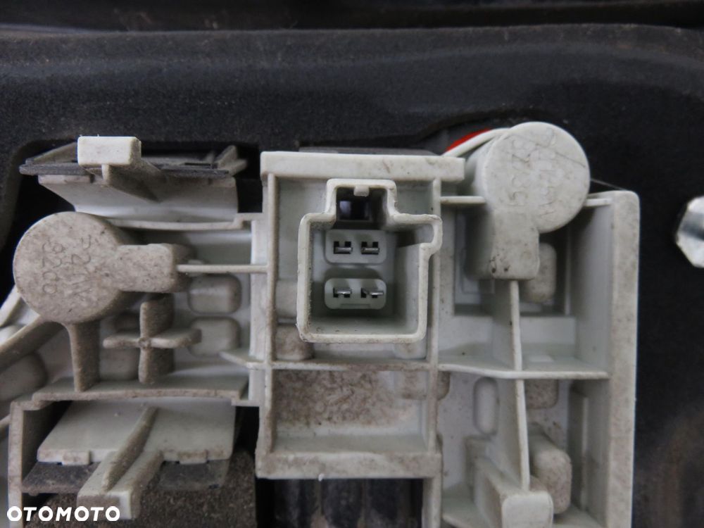 LAMPA LEWA TYLNA VOLVO V50 (MW) 30698918 - 8