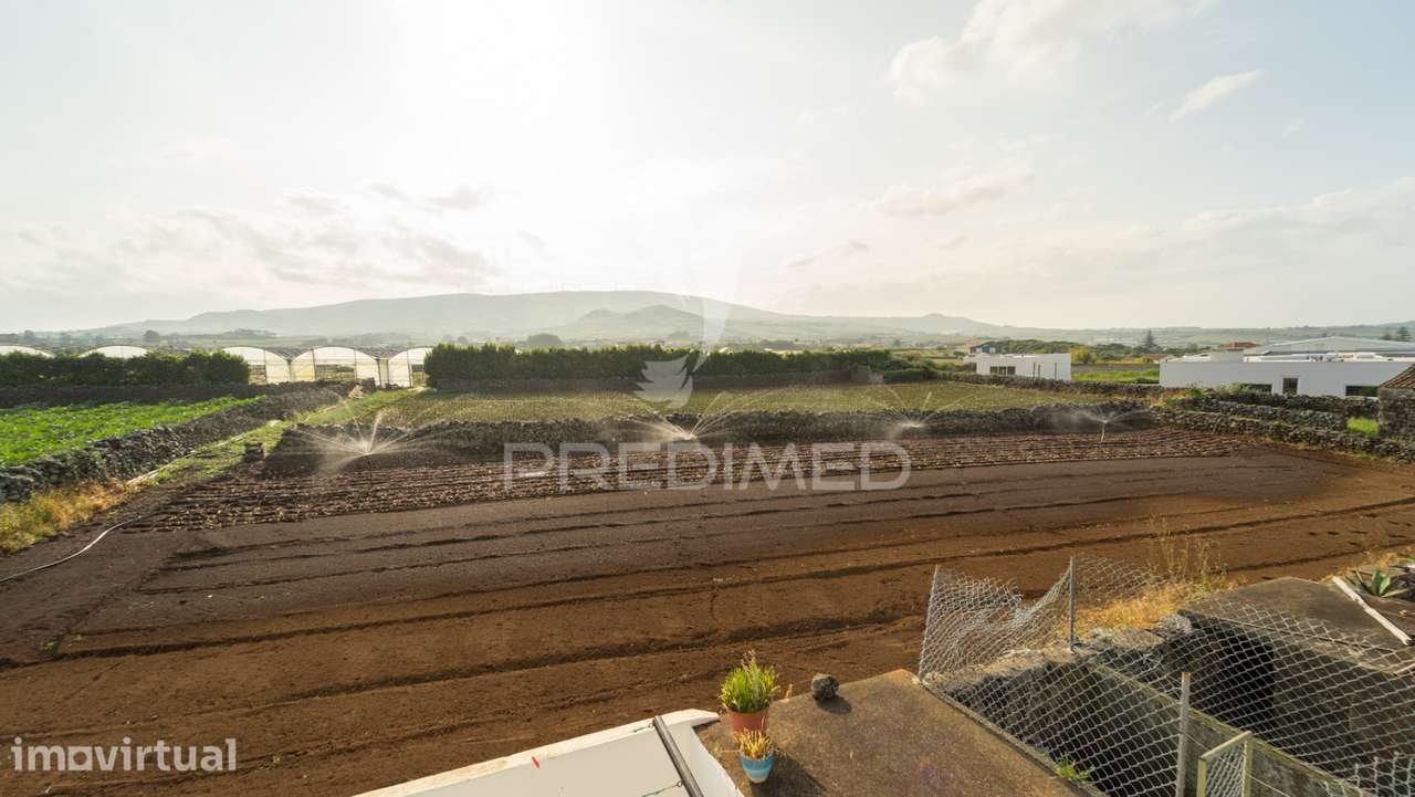 Moradia com ampla área - Grande imagem: 2/40