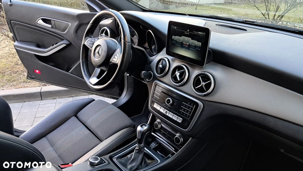 Mercedes-Benz CLA 180 UrbanStyle Edition - 10