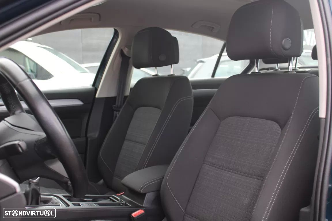 VW Passat 2.0 TDI Confortline - 21