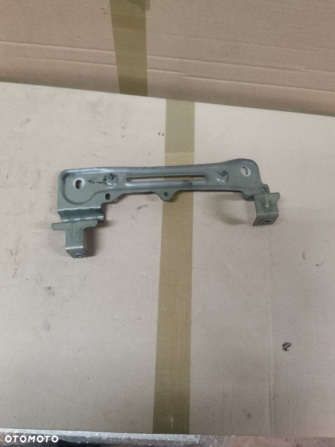 Vw Touareg III mocowanie błotnika 760821431B - 2