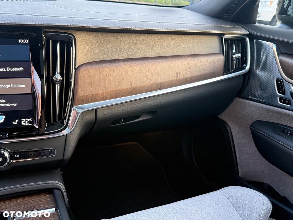 Volvo V90 Cross Country - 25