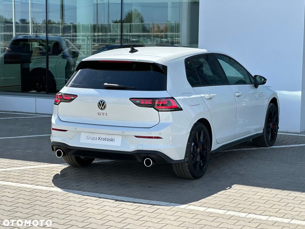 Volkswagen Golf - 6
