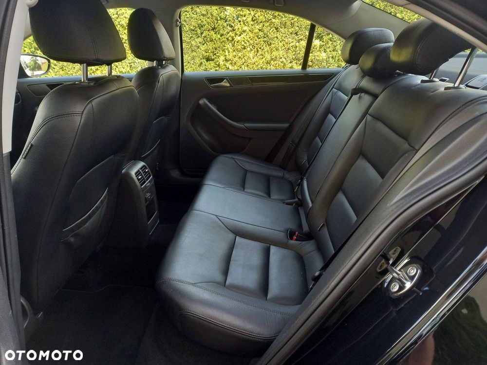 Volkswagen Jetta 1.6 TDI DPF Highline - 24