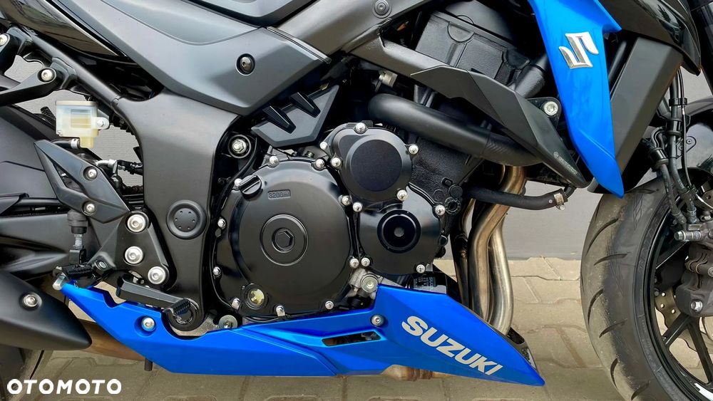 Suzuki GSX - 15