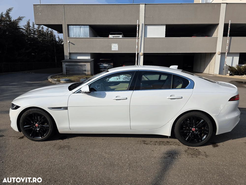 Jaguar XE P250 RWD Standard S - 4