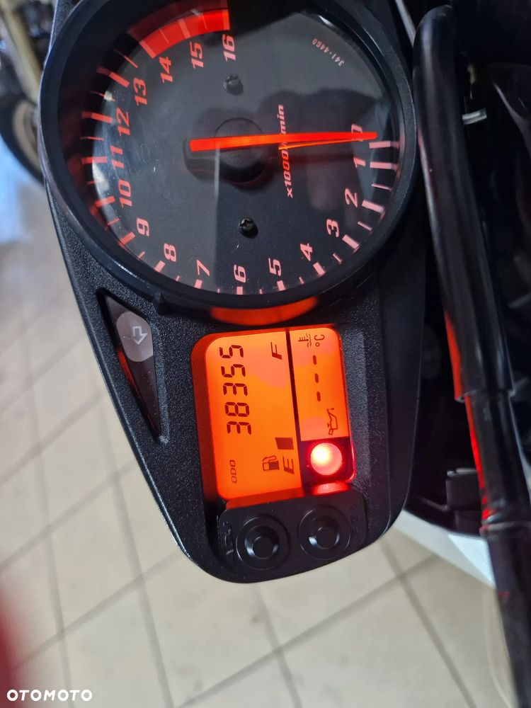 Suzuki GSR - 17