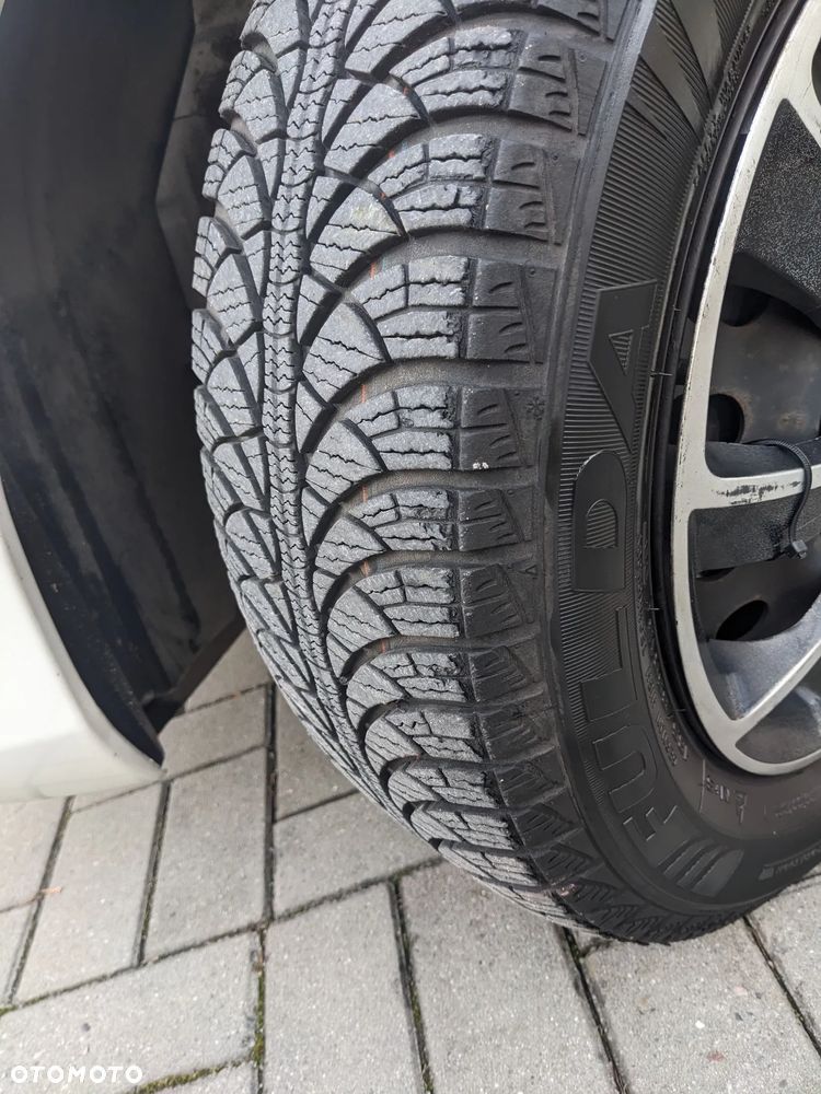 Toyota Yaris 1.4 D-4D Executive - 16