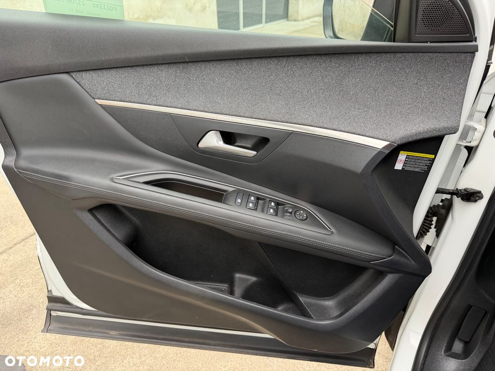 Peugeot 3008 PureTech 130 Stop & Start GPF EAT8 Allure - 22