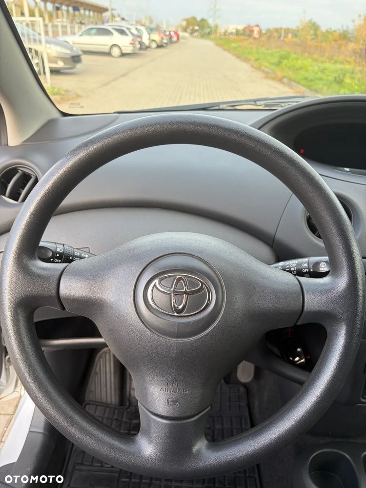 Toyota Yaris - 18