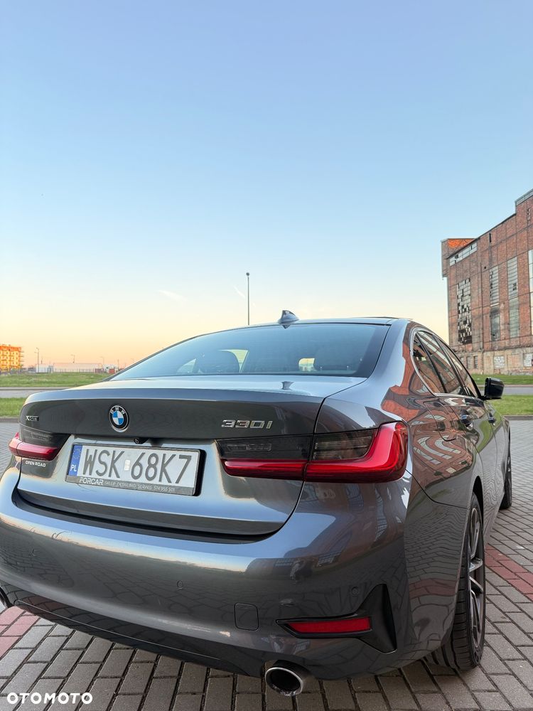 BMW Seria 3 330i xDrive Sport Line - 9