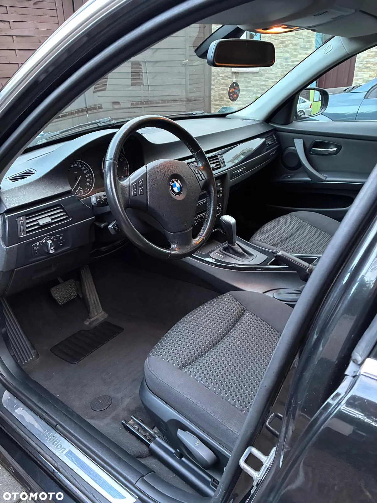 BMW Seria 3 318d Touring - 11