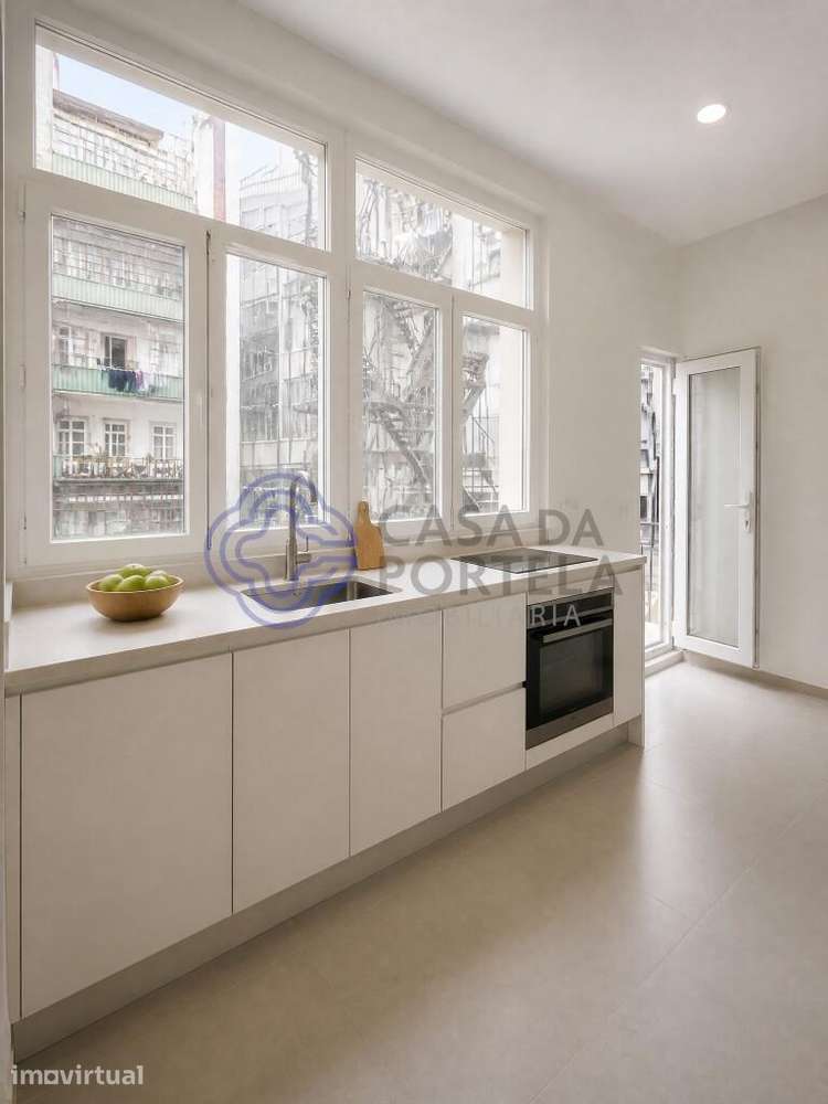 Apartamento T3 novo remodelado com logradouro de 15 m2 em prédio total - Grande imagem: 3/21