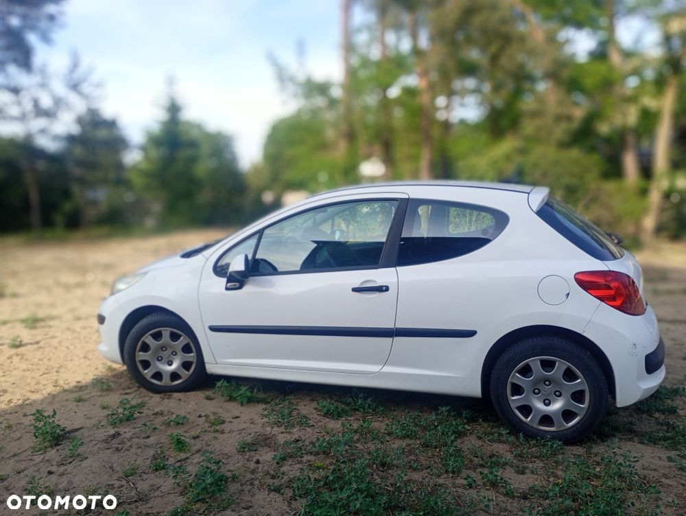 Peugeot 207 - 1