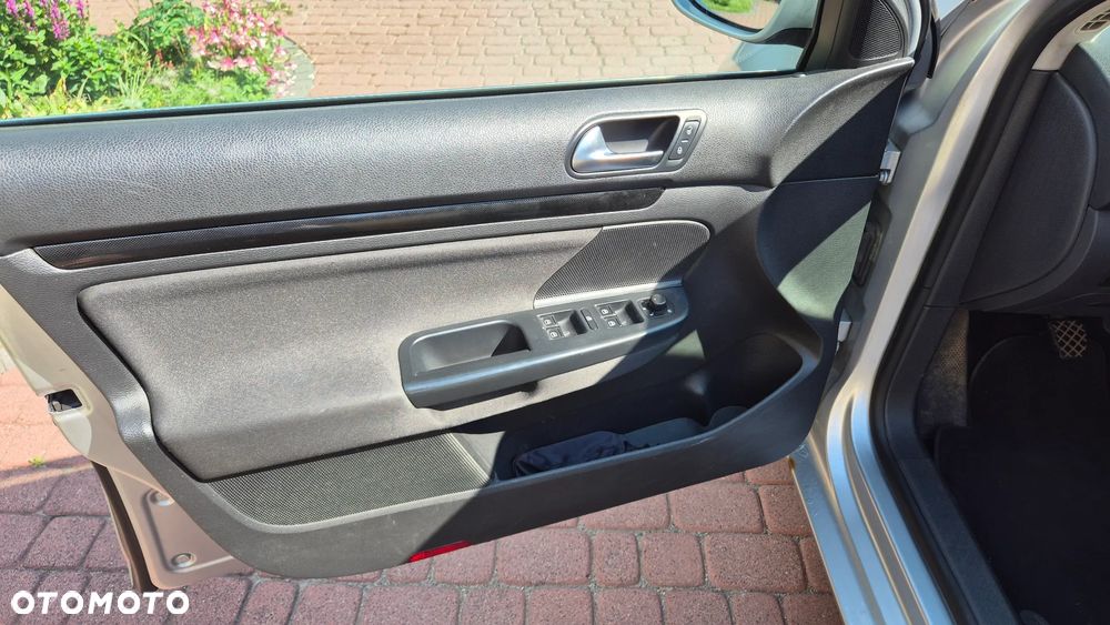 Volkswagen Golf 1.6 TDI DPF BlueMotion - 25