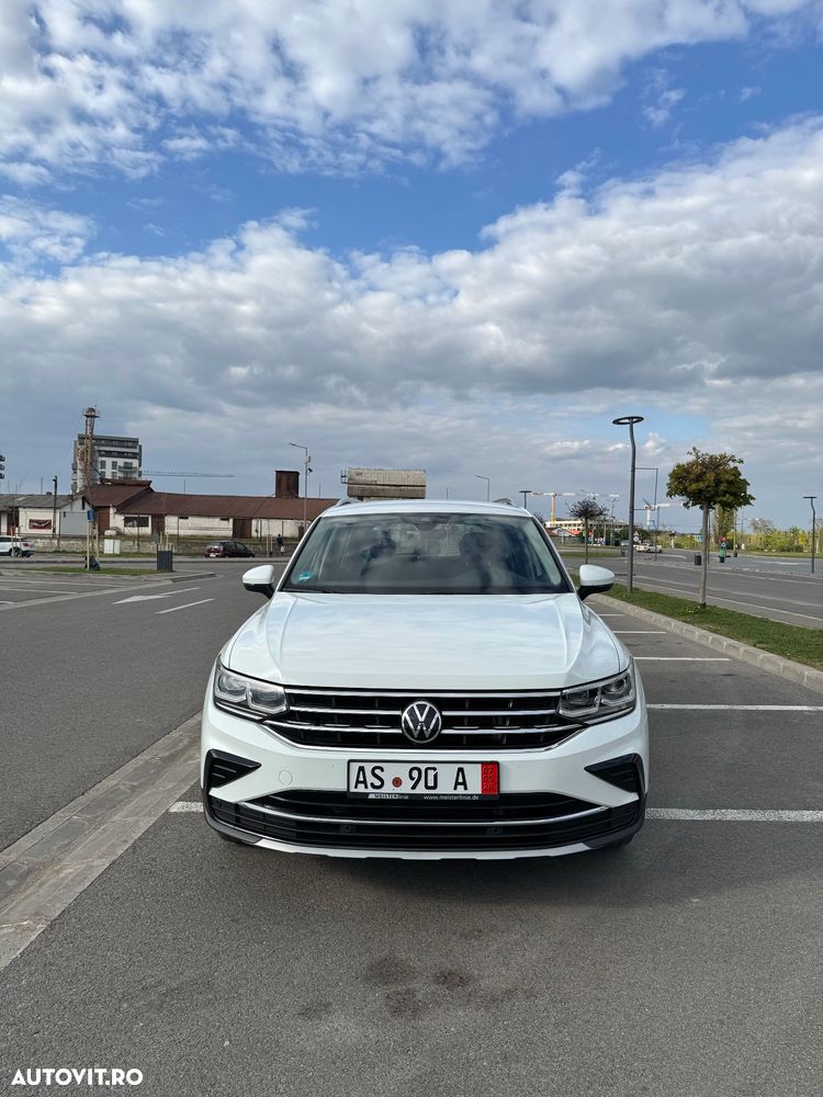 Volkswagen Tiguan - 1