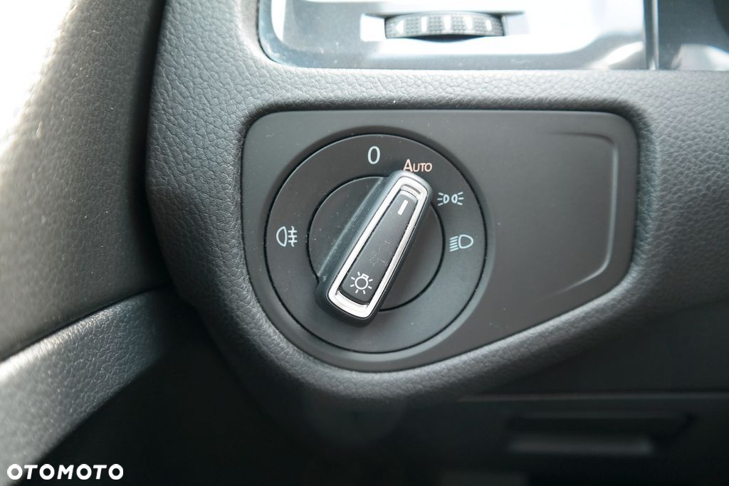 Volkswagen Golf - 18