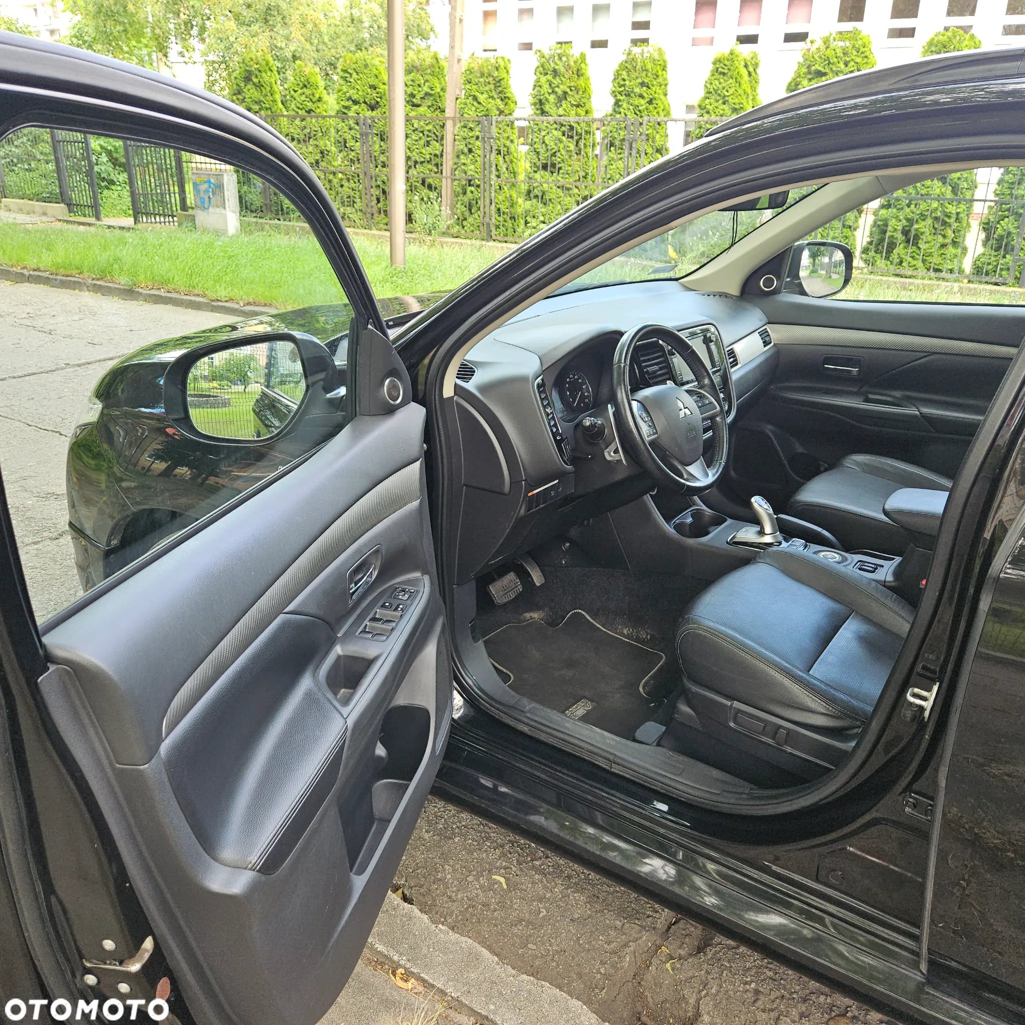 Mitsubishi Outlander 2.0 4WD Plug-In Hybrid Top - 12